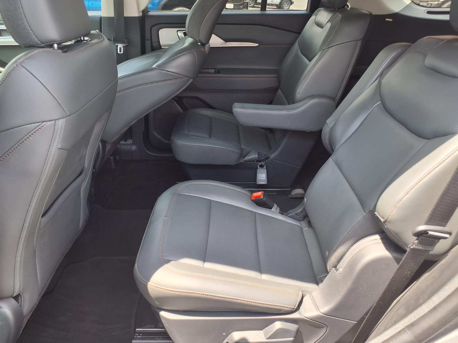 Certified 2025 Ford Explorer Active w/ Active Comfort Package RWD image 11