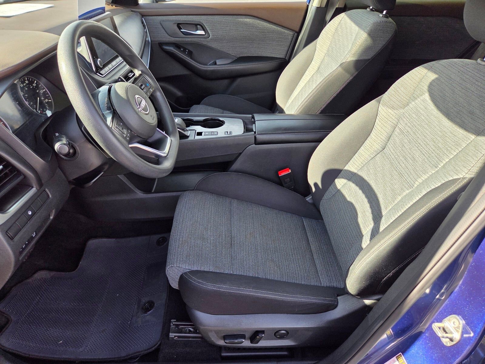 Used 2023 Nissan Rogue SV image 10