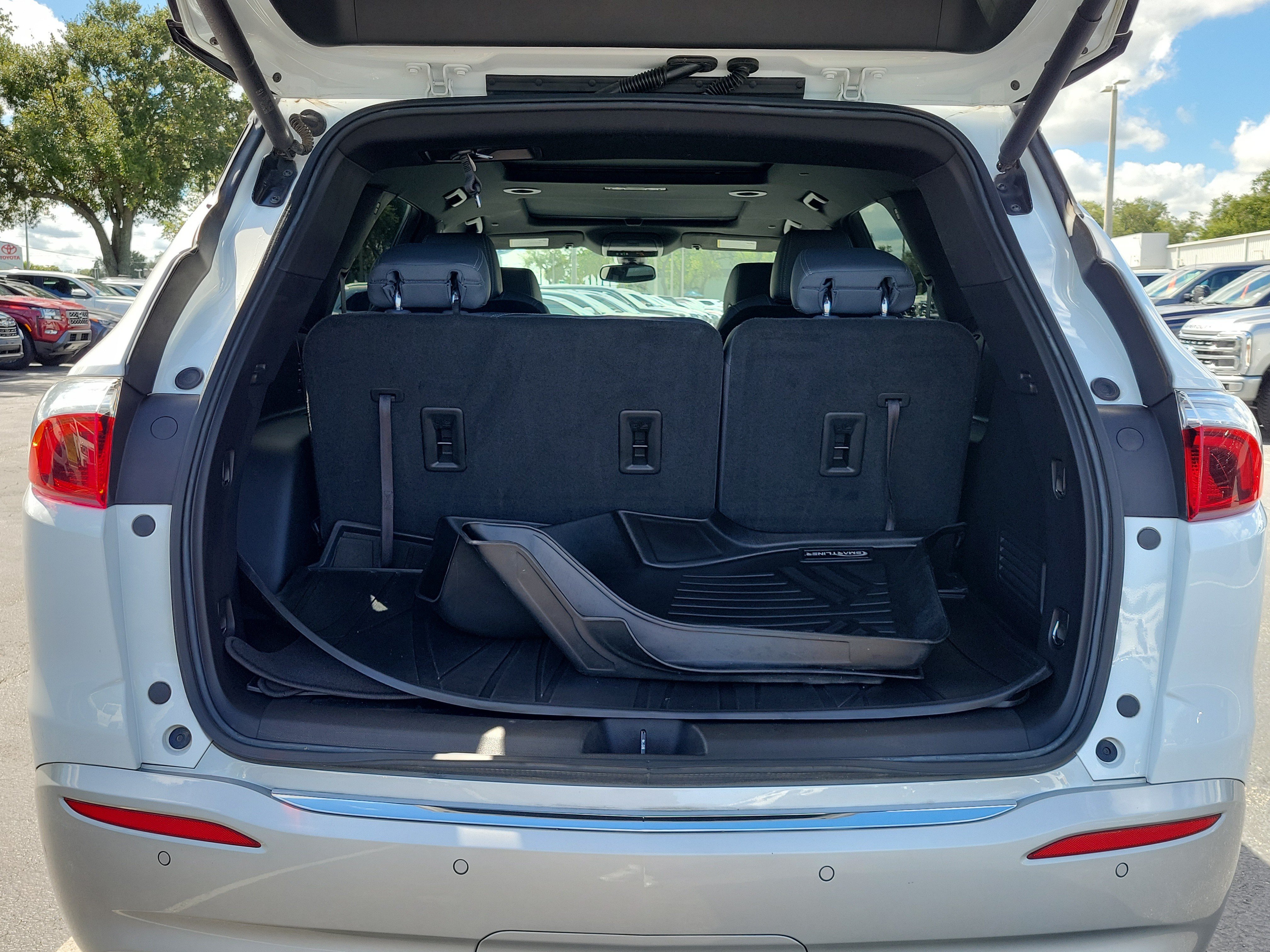 Used 2023 Buick Enclave Essence w/ Experience Buick Package FWD image 10