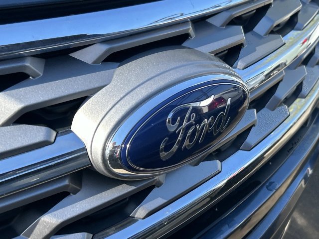 Certified 2018 Ford Explorer Limited FWD image 4