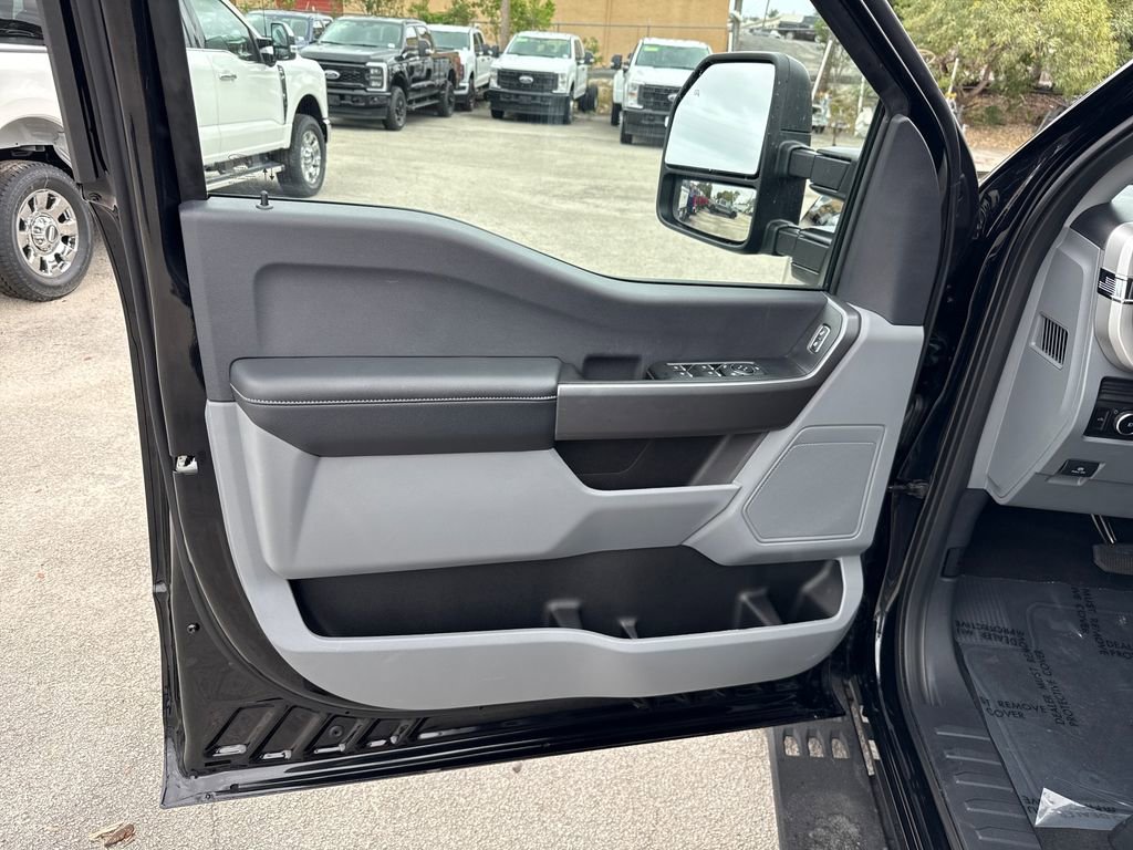 Certified 2025 Ford F250 XLT w/ Tremor Off-Road Package image 13