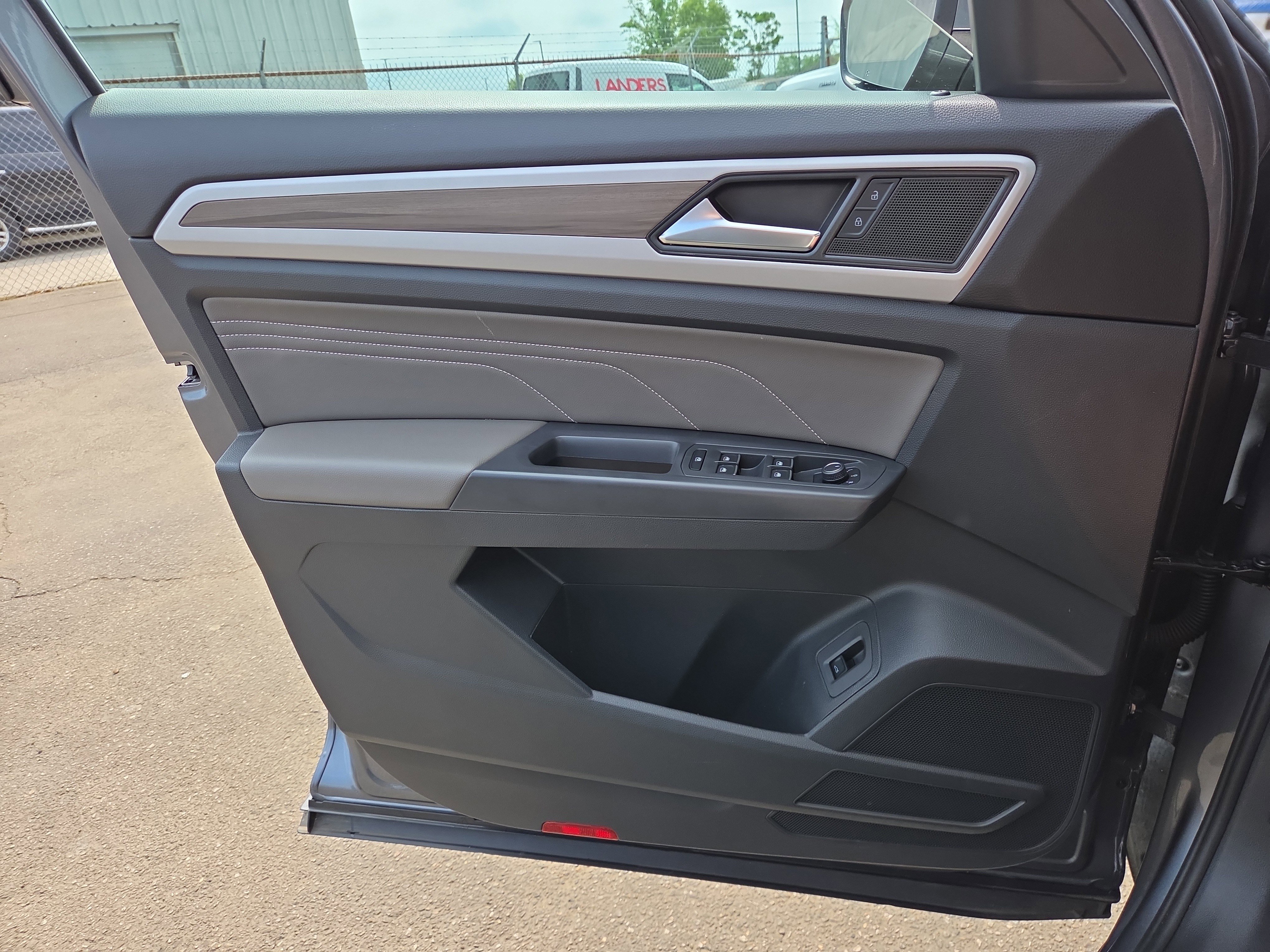 Used 2023 Volkswagen Atlas SEL AWD/4WD image 19