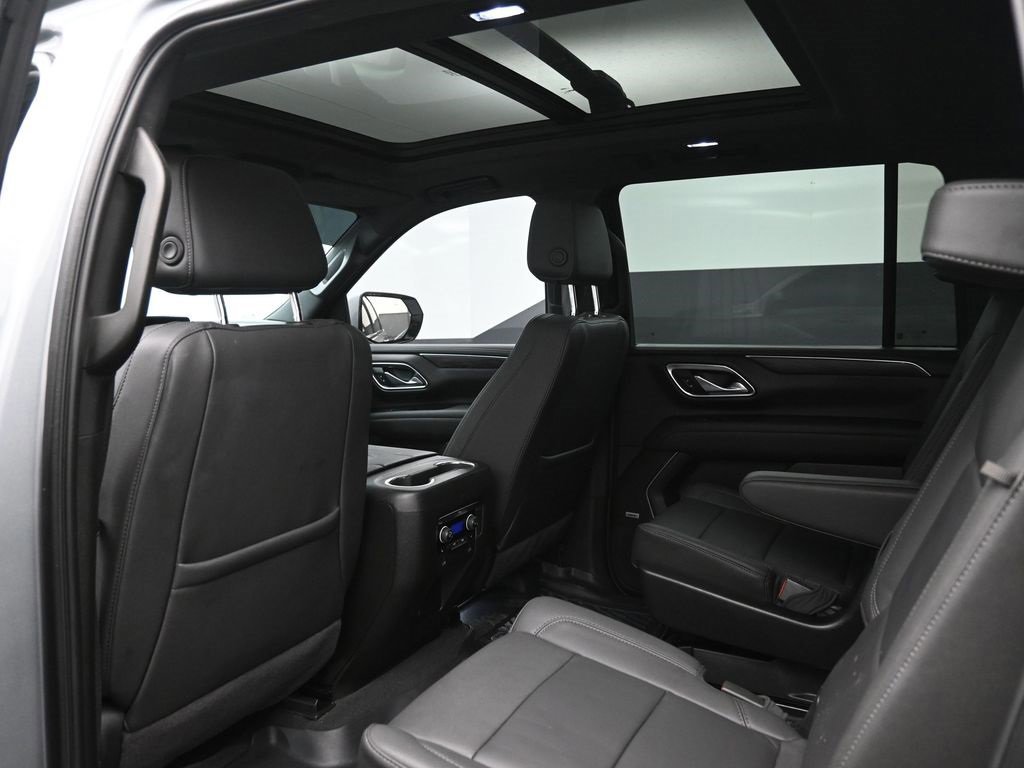 Used 2024 Chevrolet Suburban Z71 w/ Luxury Package image 27