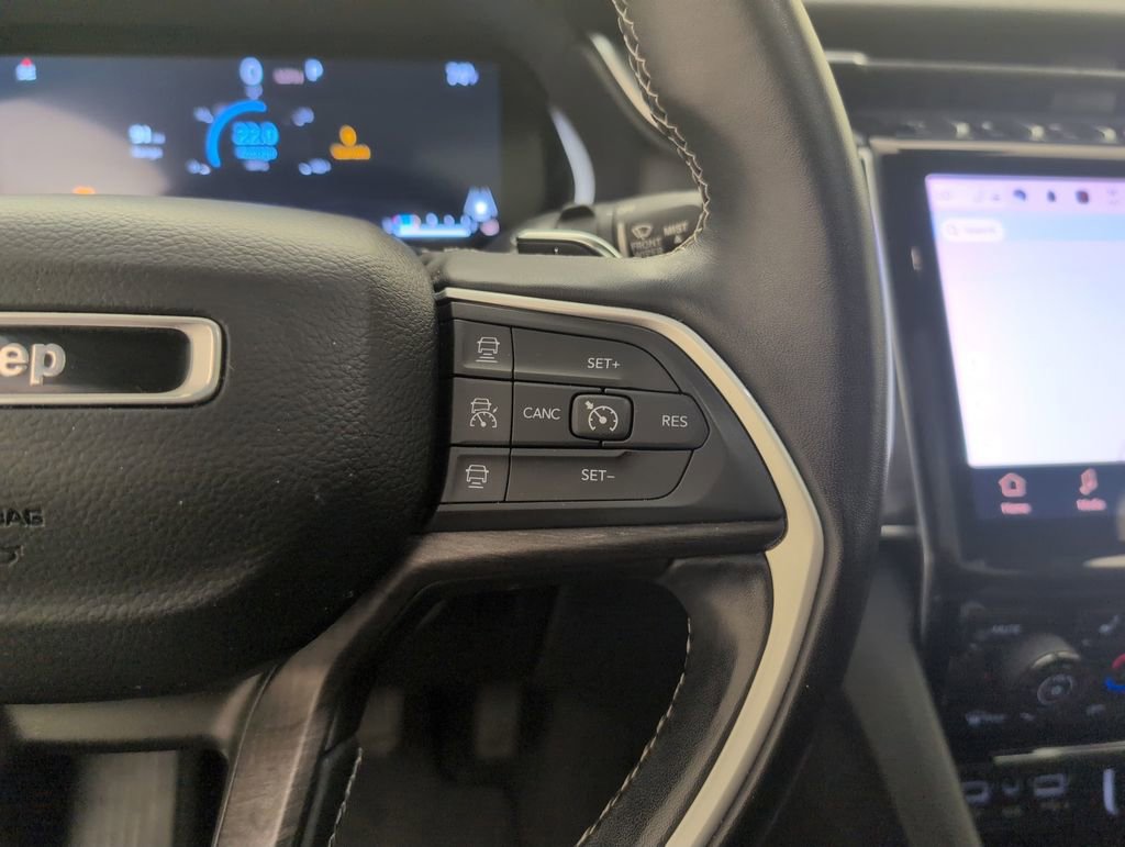 Used 2022 Jeep Grand Cherokee Limited AWD/4WD image 32