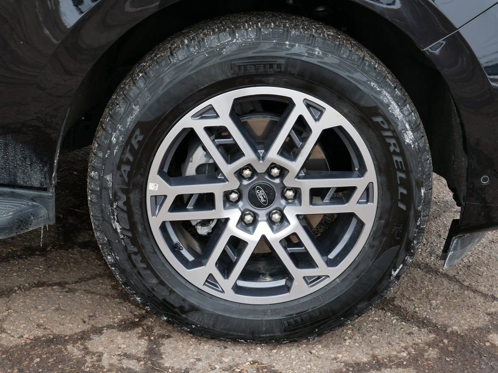 Certified 2025 Ford Expedition Active AWD/4WD image 7
