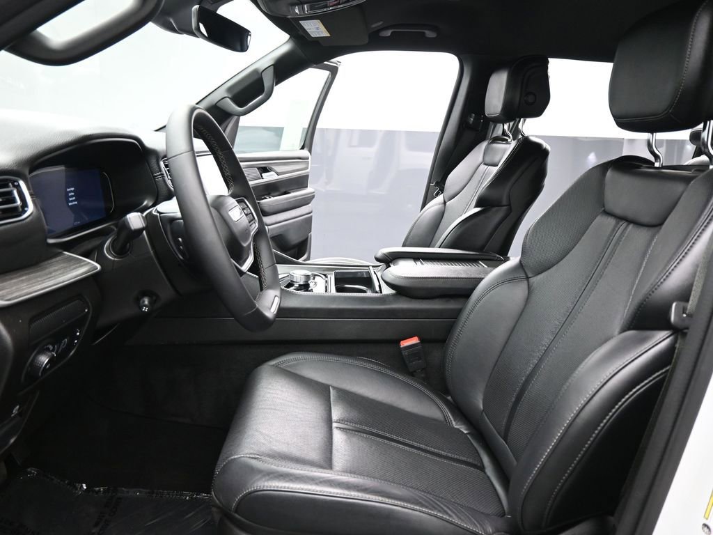 Used 2024 Jeep Wagoneer Series II w/ Flexible Seating Group image 10