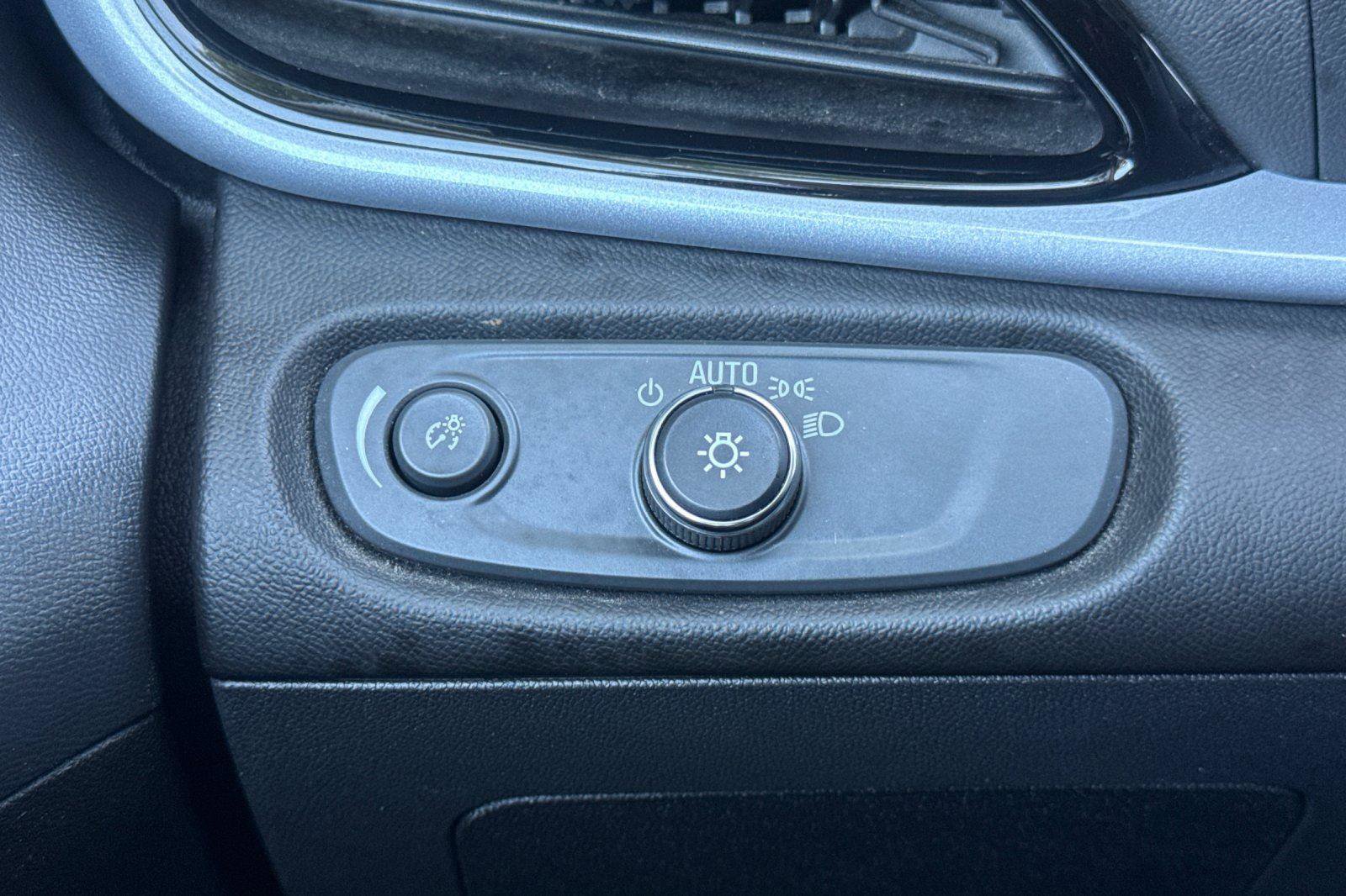 Used 2017 Chevrolet Volt LT w/ Comfort Package image 23