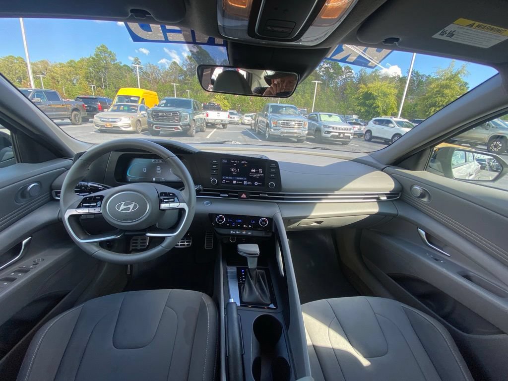 Used 2026 Hyundai Elantra Sport FWD image 27