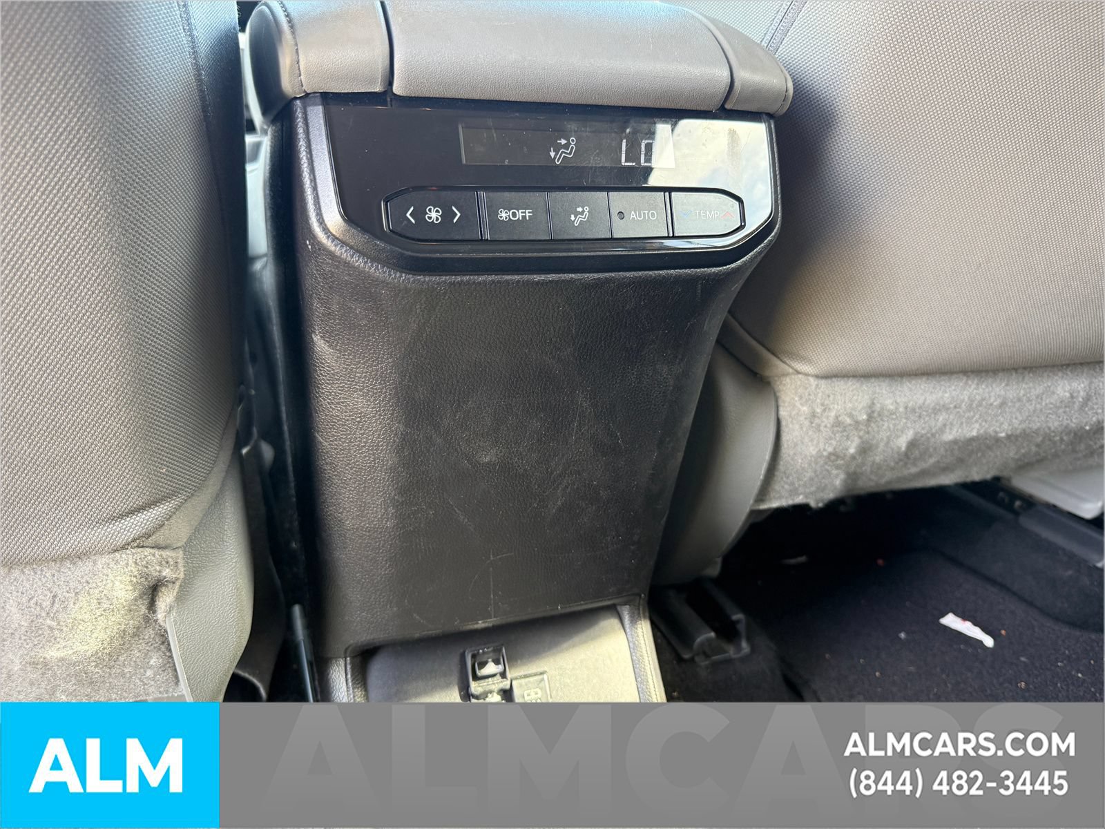 Used 2021 Toyota Highlander L AWD/4WD image 12