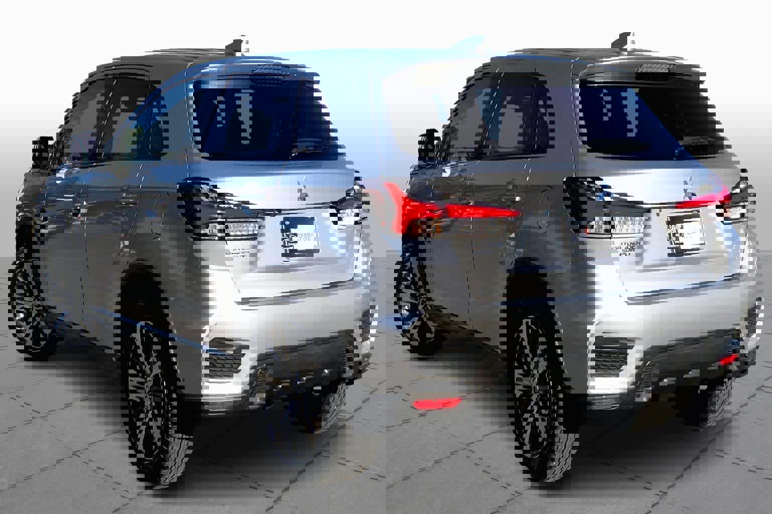 Used 2024 Mitsubishi Outlander Sport ES image 2