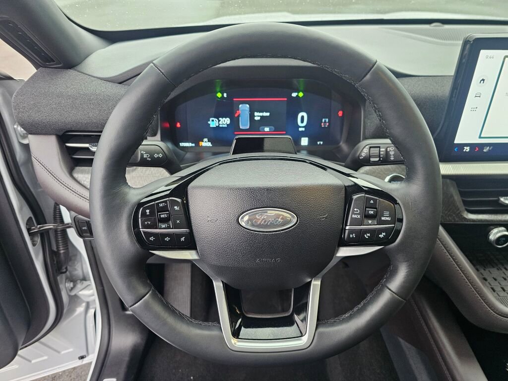 Certified 2025 Ford Explorer Platinum w/ LUX Leather Package image 23