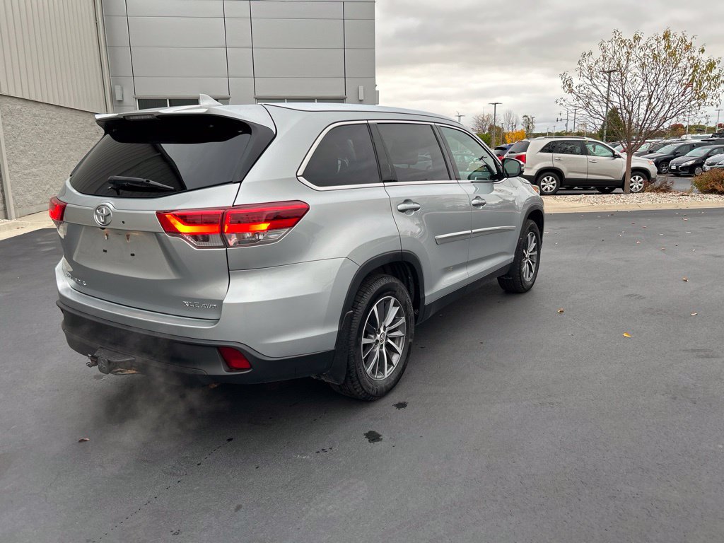 Used 2019 Toyota Highlander XLE AWD/4WD image 6