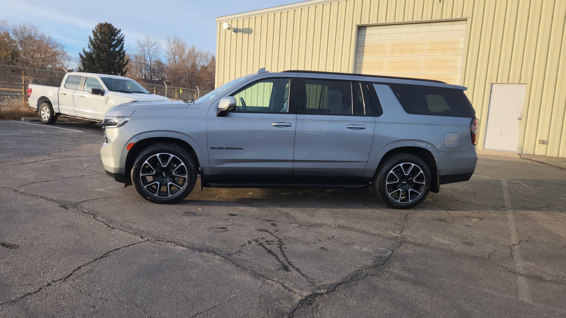 Used 2023 Chevrolet Suburban RST w/ Luxury Package image 6