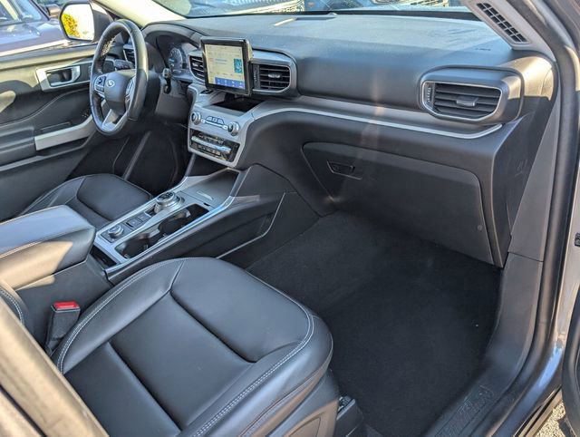 Certified 2022 Ford Explorer XLT w/ Equipment Group 202A image 16