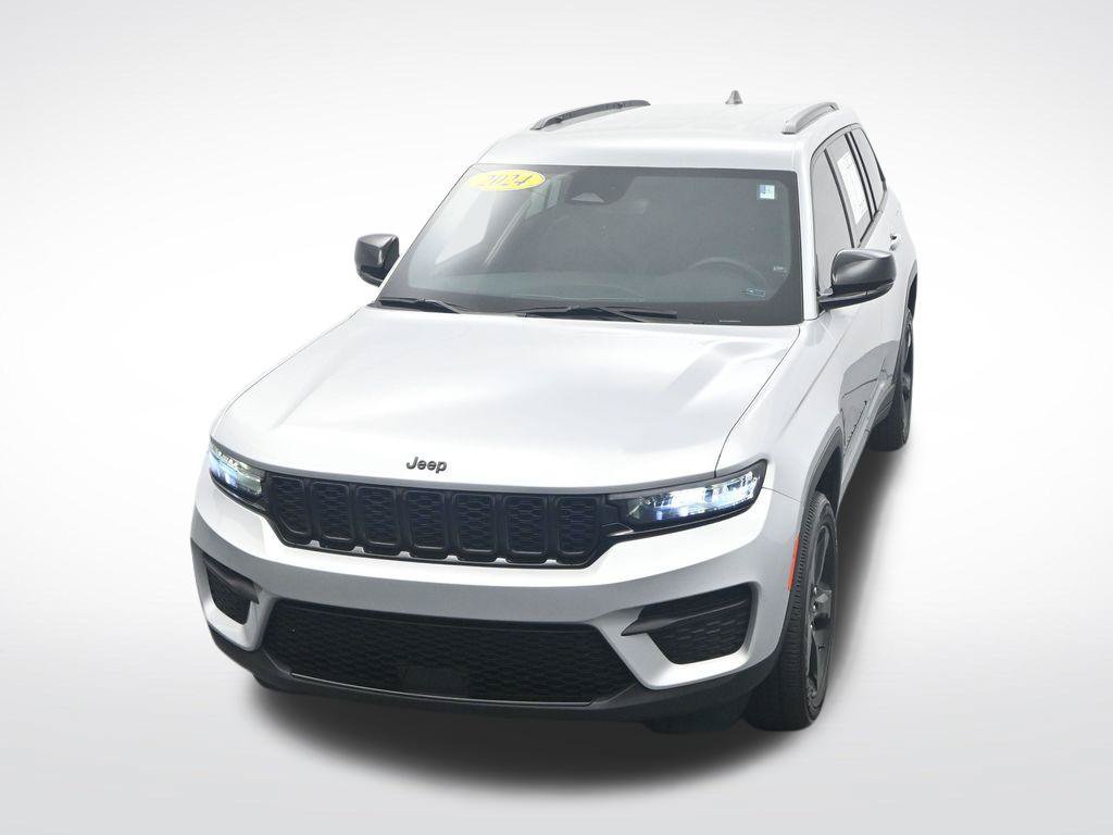Used 2024 Jeep Grand Cherokee Altitude RWD image 33