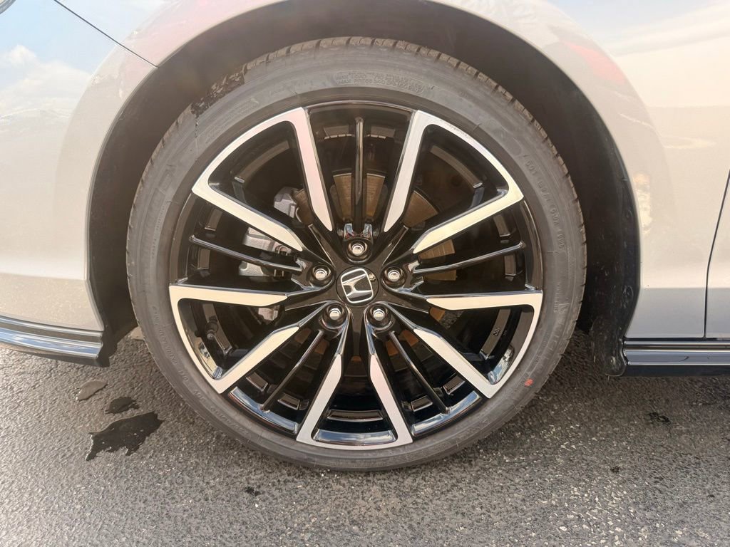 Used 2025 Honda Accord Touring image 9