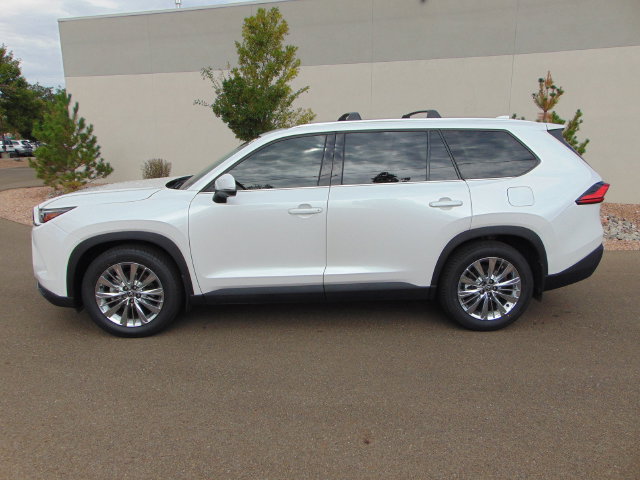 Used 2024 Toyota Grand Highlander AWD image 3
