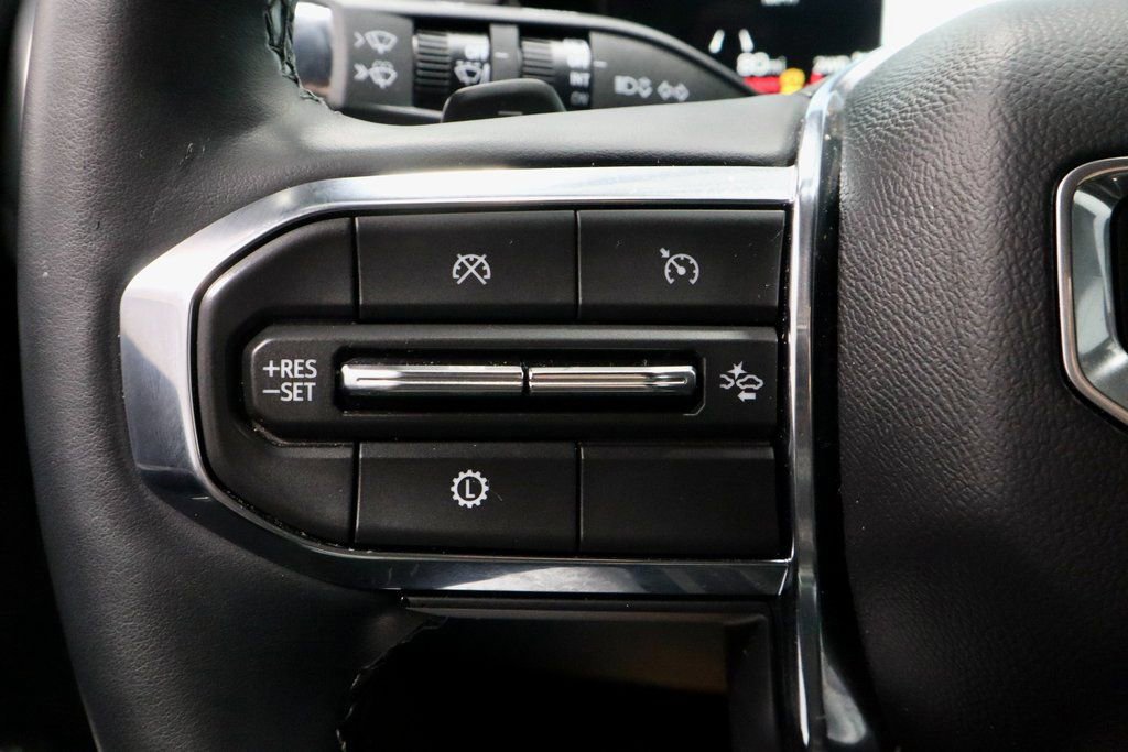 Used 2025 GMC Acadia Elevation image 31