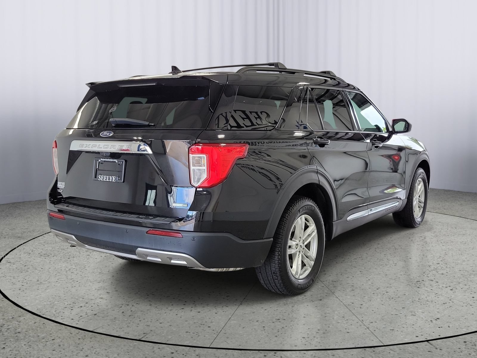 Certified 2020 Ford Explorer XLT w/ Equipment Group 202A AWD/4WD image 2