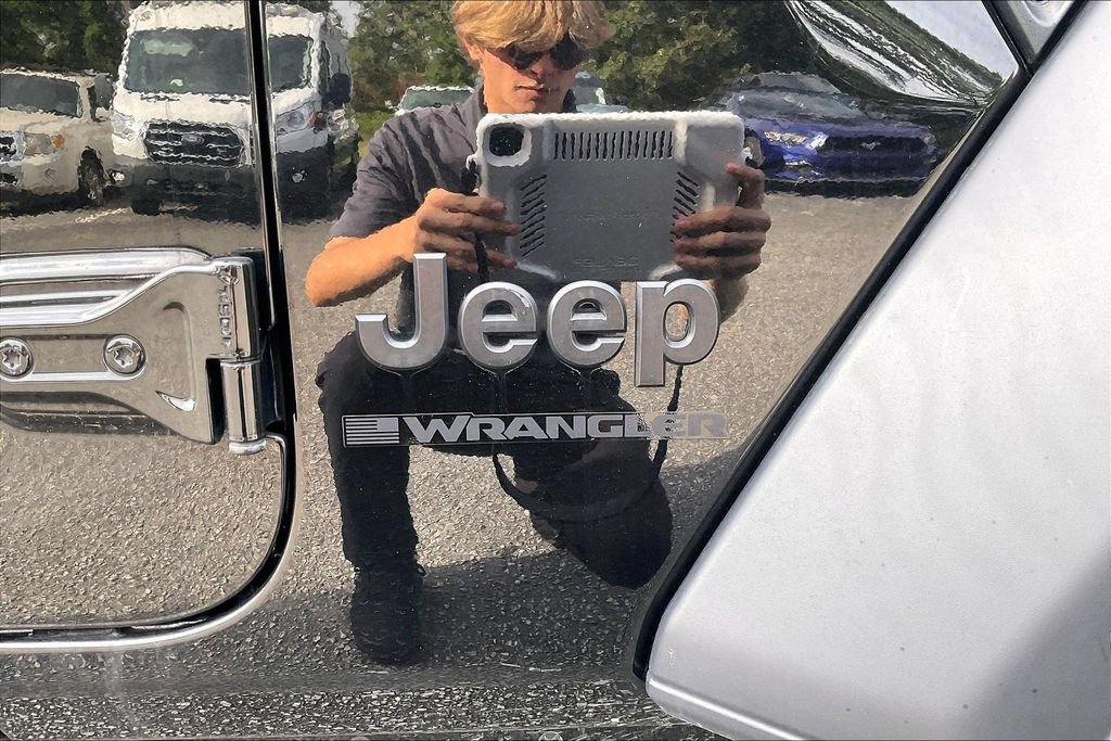 Used 2024 Jeep Wrangler Unlimited Sport AWD/4WD image 8