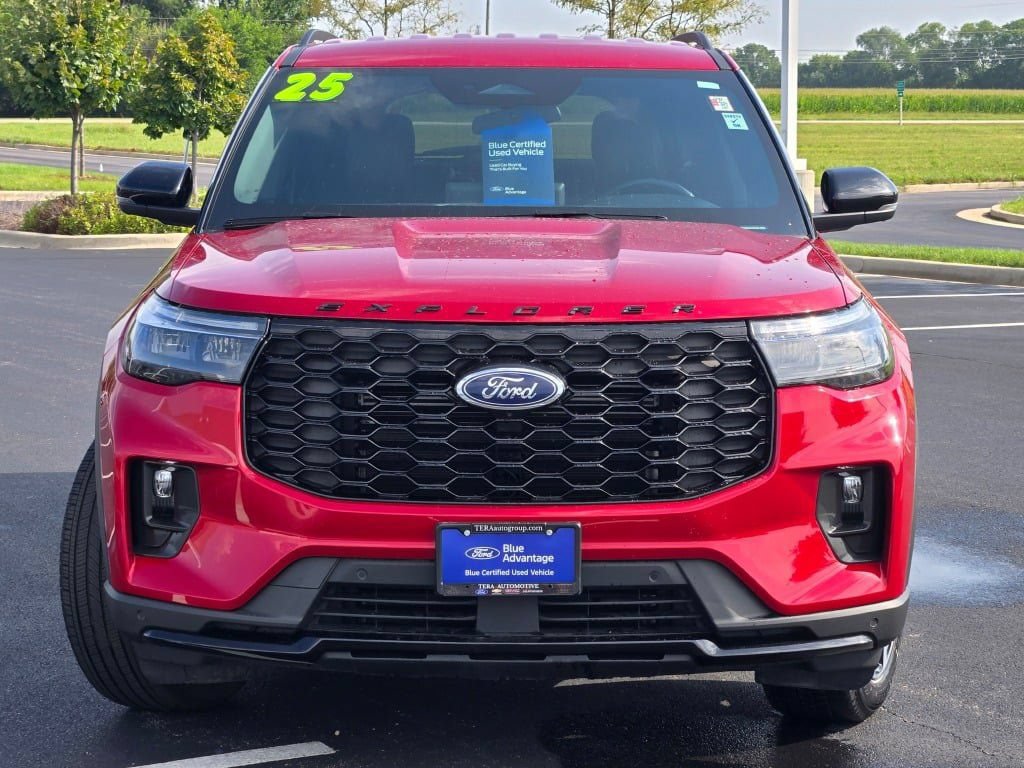 Certified 2025 Ford Explorer ST-Line AWD/4WD image 3