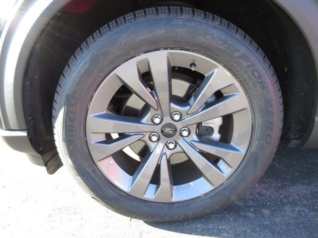 Certified 2022 Ford Explorer XLT w/ Equipment Group 202A image 5