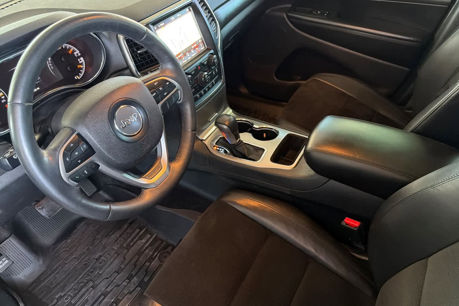 Used 2018 Jeep Grand Cherokee Altitude AWD/4WD image 11