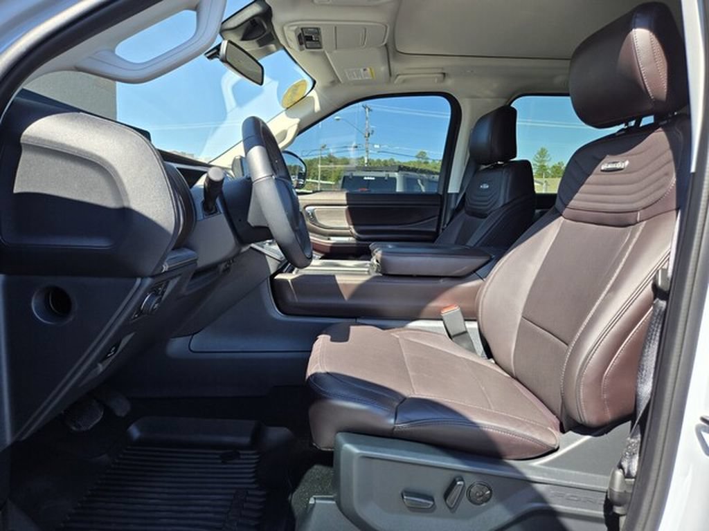 Certified 2025 Ford Expedition Platinum w/ Platinum Ultimate Package AWD/4WD image 9