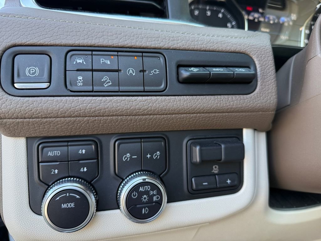 Used 2021 GMC Yukon XL Denali w/ Advanced Technology Package image 16