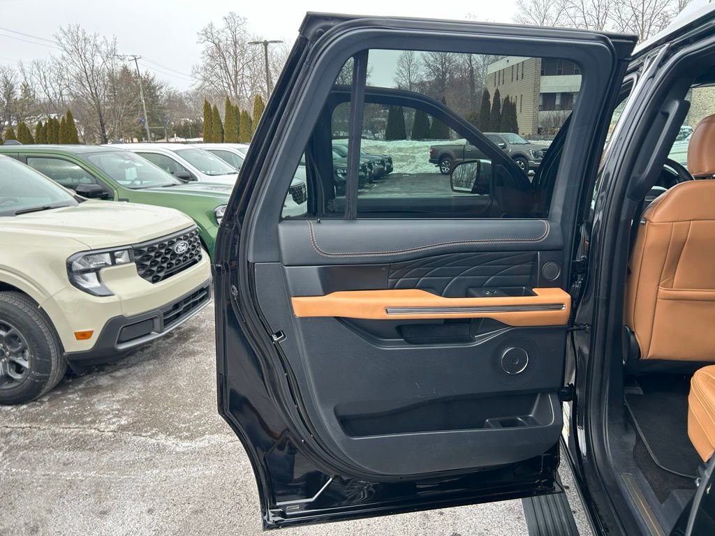 Certified 2022 Ford Expedition Max Platinum image 17