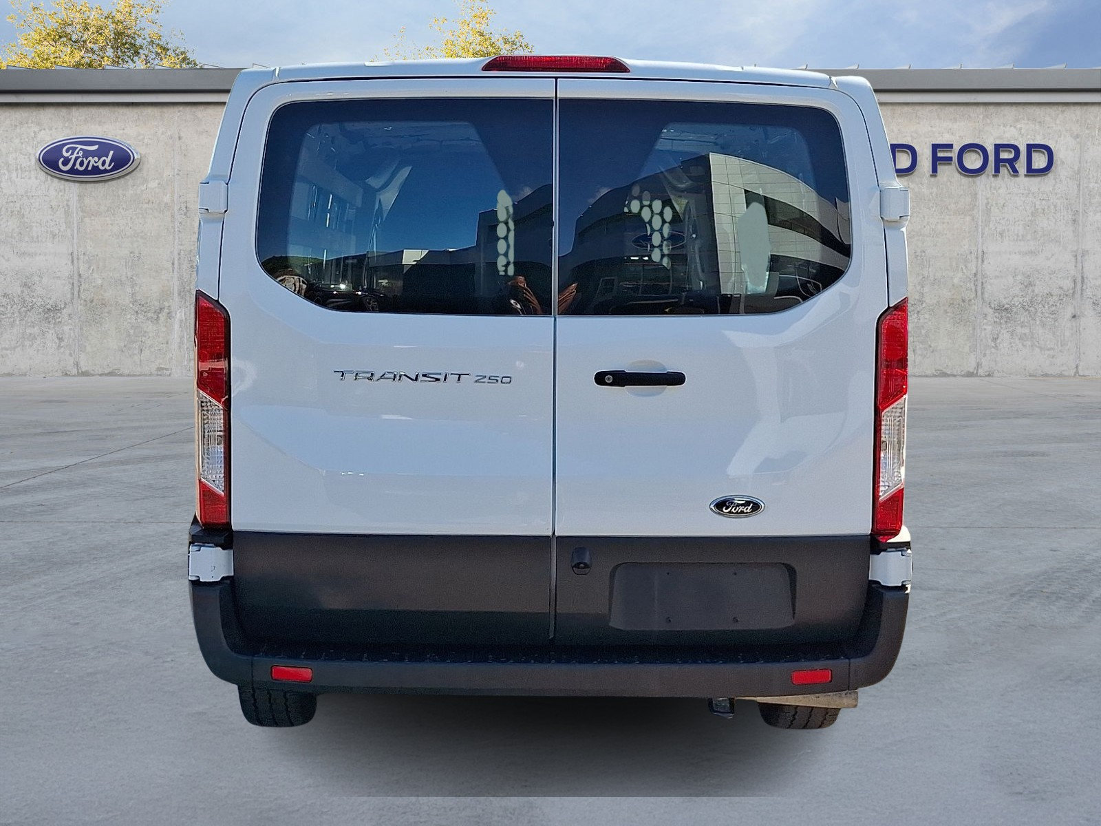 Certified 2025 Ford Transit 250 Low Roof w/ Exterior Upgrade Package RWD image 5