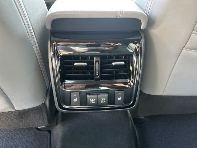 Used 2019 Toyota Avalon Limited FWD image 23
