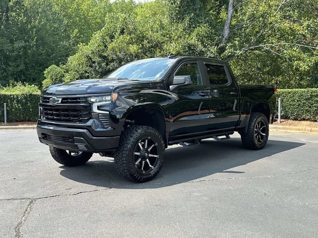 Used 2025 Chevrolet Silverado 1500 LT Trail Boss w/ Dark Appearance Package AWD/4WD image 2