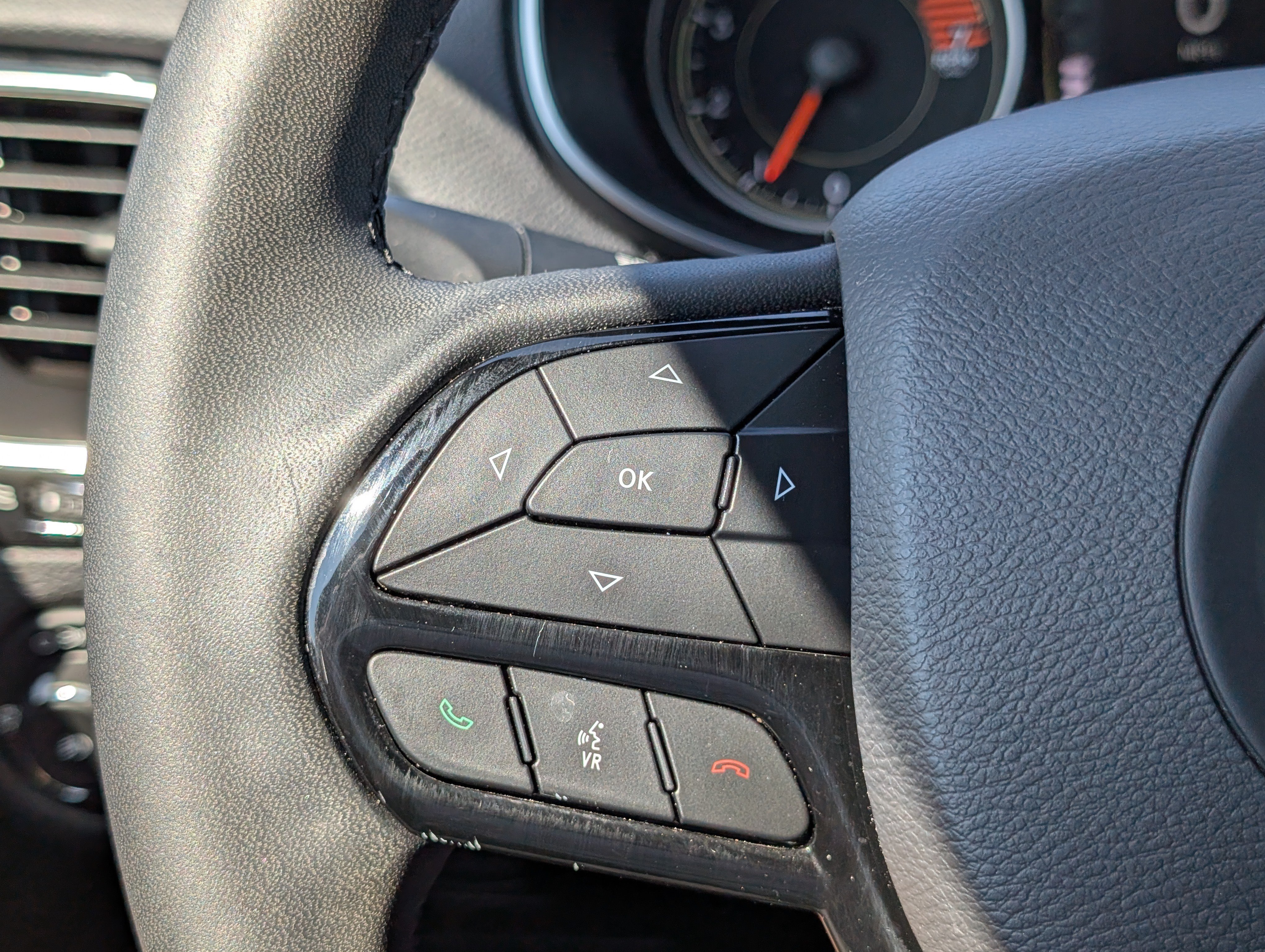 Used 2020 Jeep Cherokee Latitude Plus FWD image 23