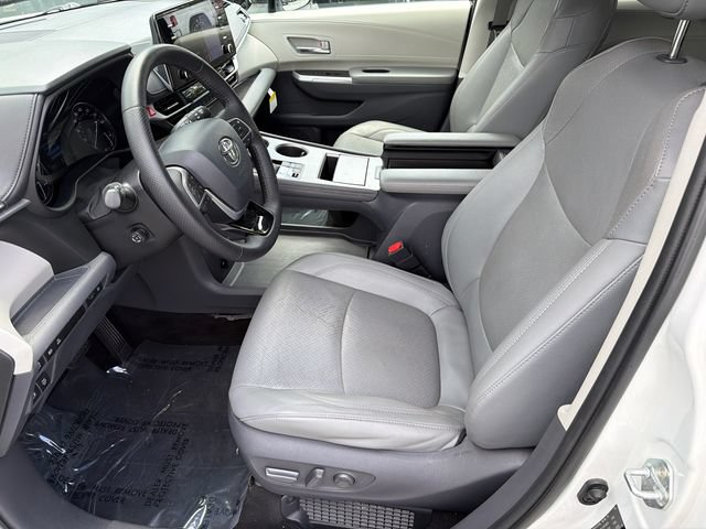 Used 2021 Toyota Sienna Limited FWD image 11