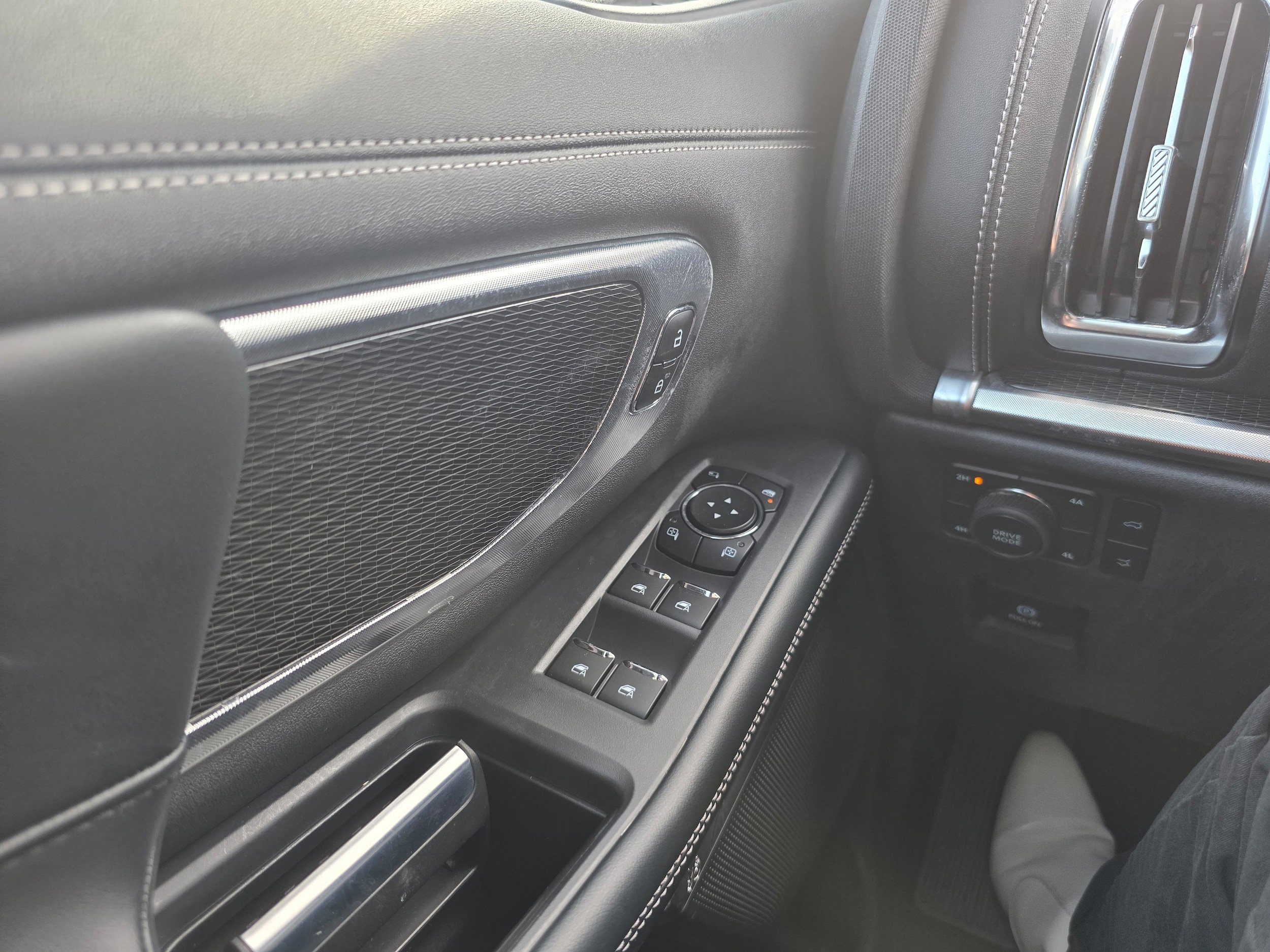 Certified 2025 Ford Expedition Max Platinum w/ Stealth Appearance Package AWD/4WD image 18