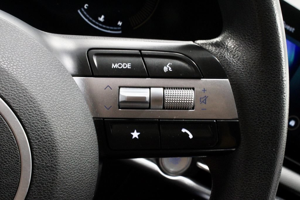Used 2025 Hyundai Tucson SE FWD image 28