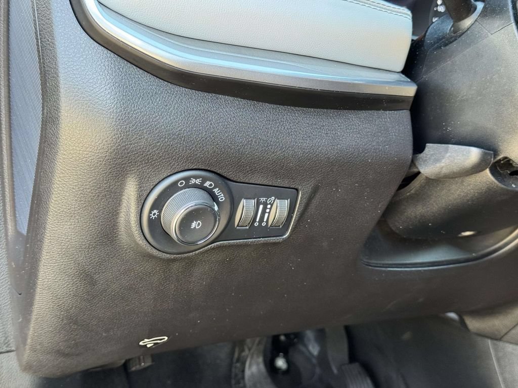 Used 2025 Jeep Compass Limited AWD/4WD image 9