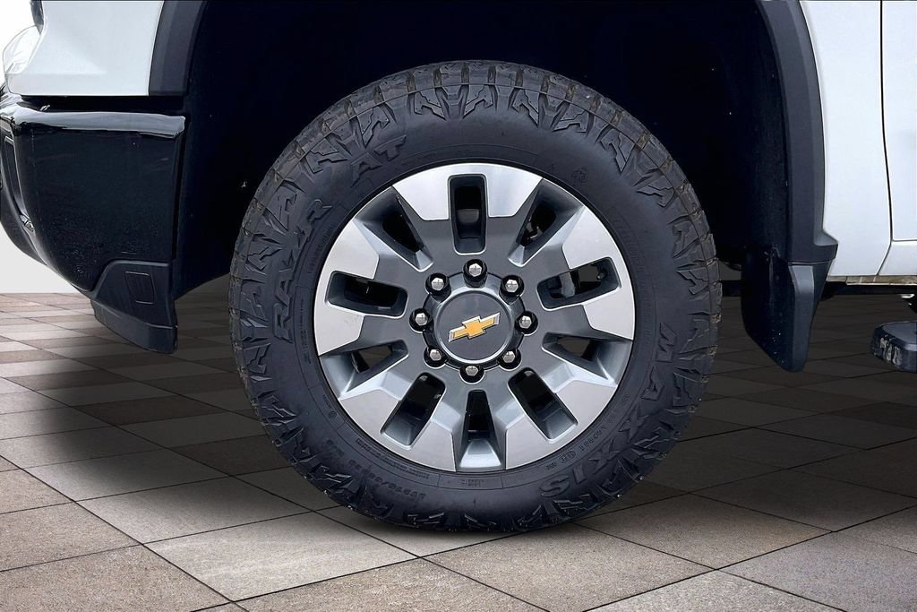Used 2025 Chevrolet Silverado 2500 Custom w/ Custom Value Package AWD/4WD image 9
