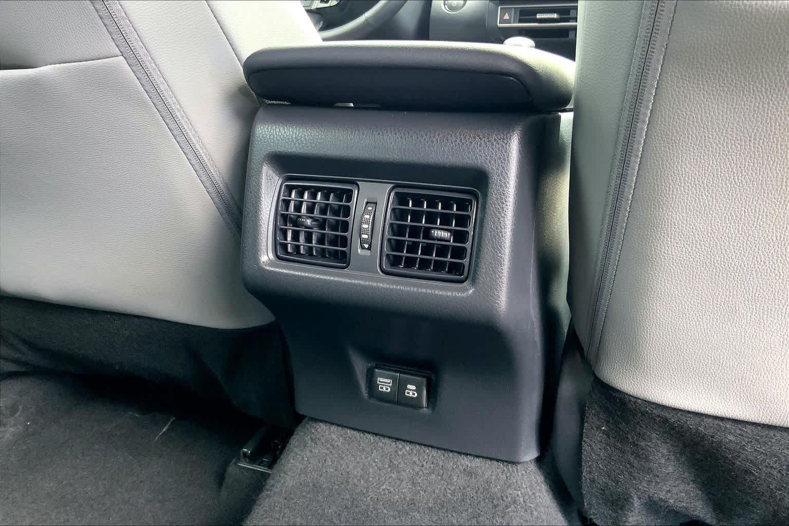 Used 2025 Toyota Camry SE FWD image 35