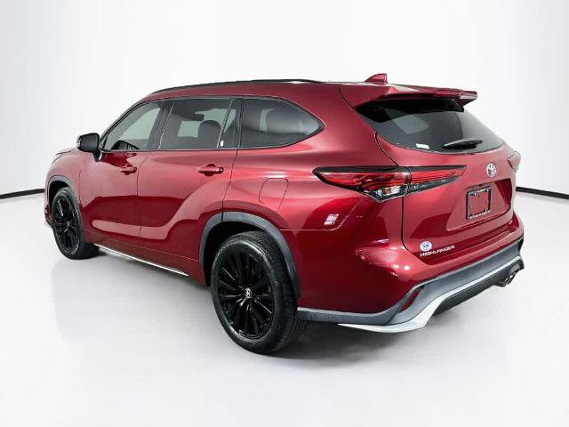 Used 2023 Toyota Highlander XSE FWD image 4