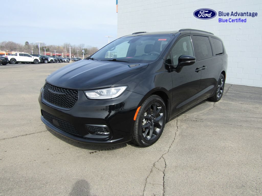 Used 2025 Chrysler Pacifica Limited FWD image 47