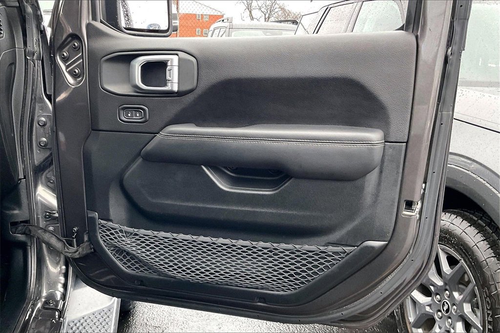 Used 2019 Jeep Wrangler Unlimited Sahara image 20