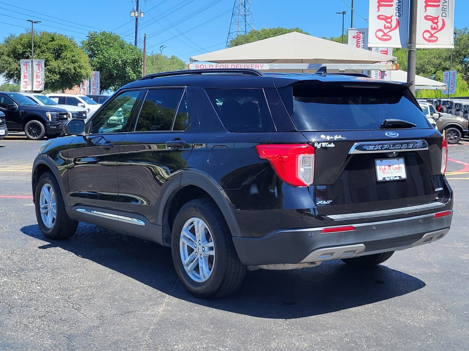 Certified 2022 Ford Explorer XLT w/ Equipment Group 202A AWD/4WD image 6