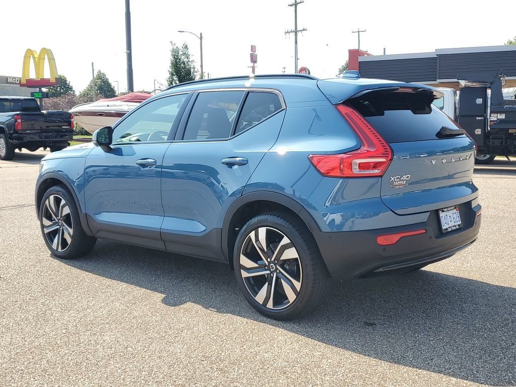Used 2023 Volvo XC40 B5 Plus w/ Driver Assist Package AWD/4WD image 5