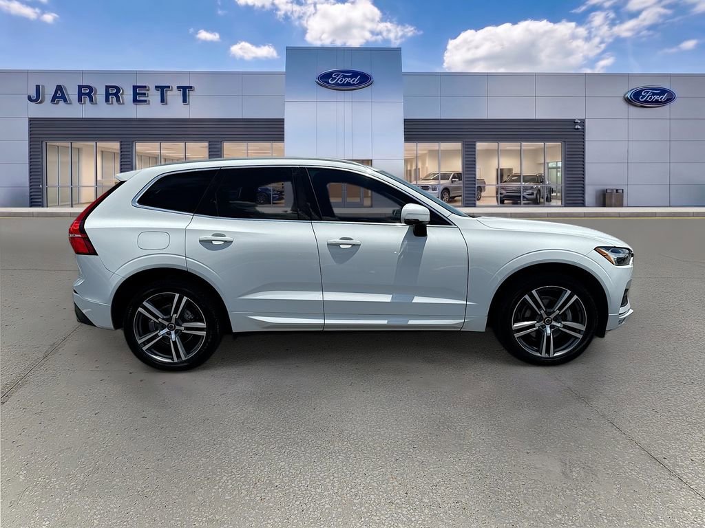 Used 2021 Volvo XC60 T5 Momentum w/ Premium Package FWD image 8