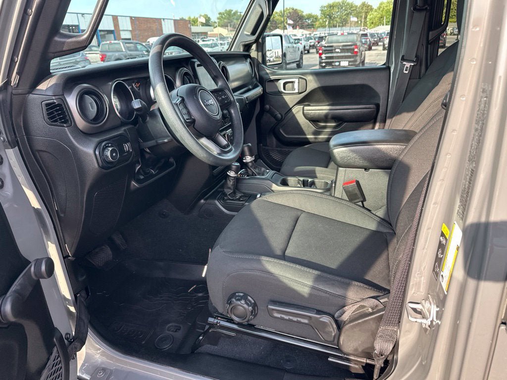 Used 2023 Jeep Wrangler Unlimited Sport AWD/4WD image 12