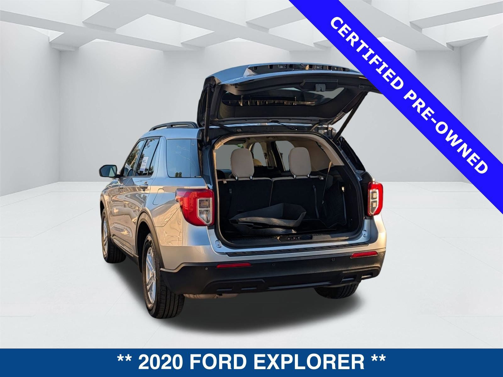 Certified 2020 Ford Explorer XLT image 3