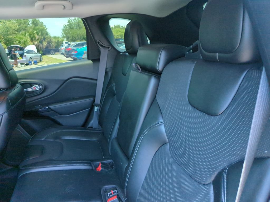 Used 2023 Jeep Cherokee Altitude Lux AWD/4WD image 16