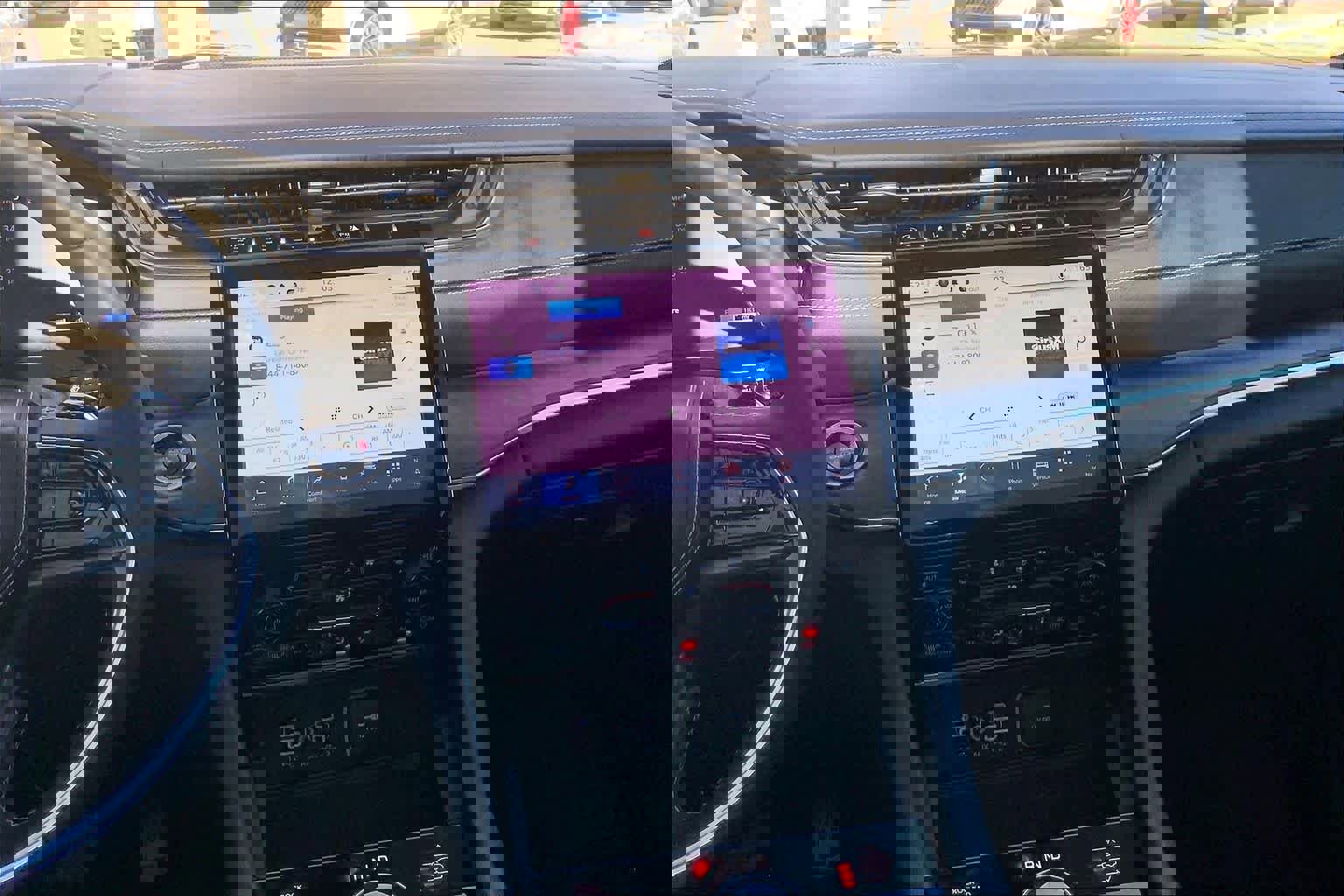 Used 2025 Jeep Grand Cherokee L Overland w/ Luxury Tech Group IV image 6